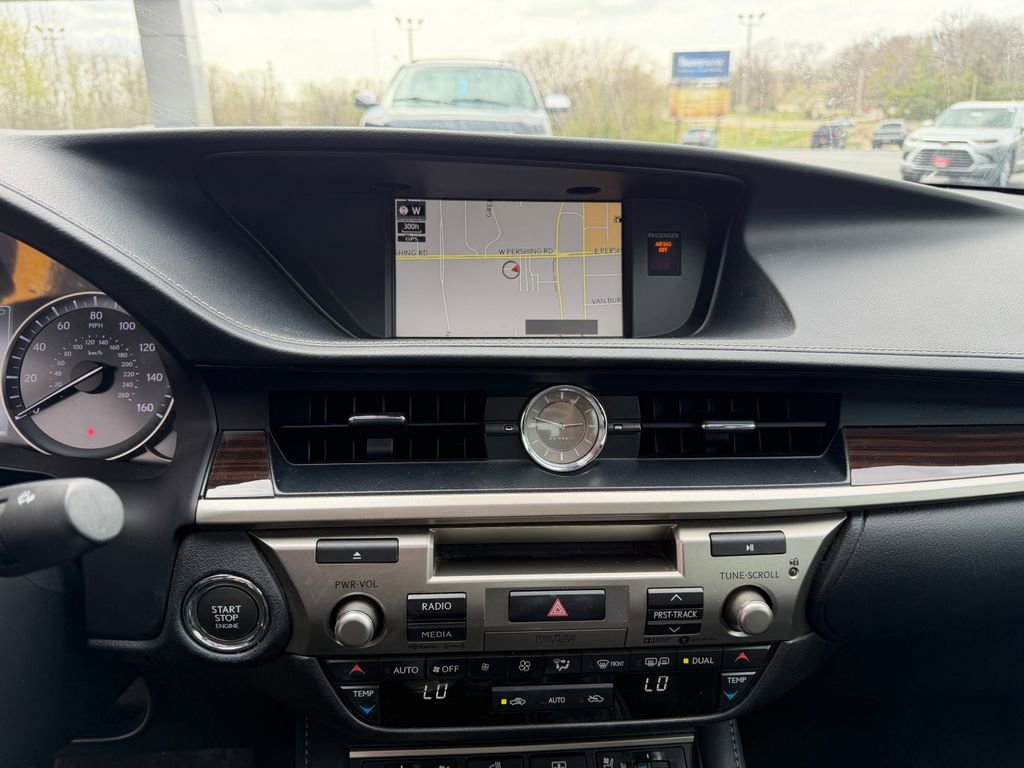 Used 2018 Lexus ES 350 w/ Ultra Luxury Package image 16