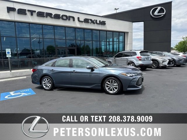Used 2022 Toyota Avalon XLE w/ Moonroof Package FWD image 1