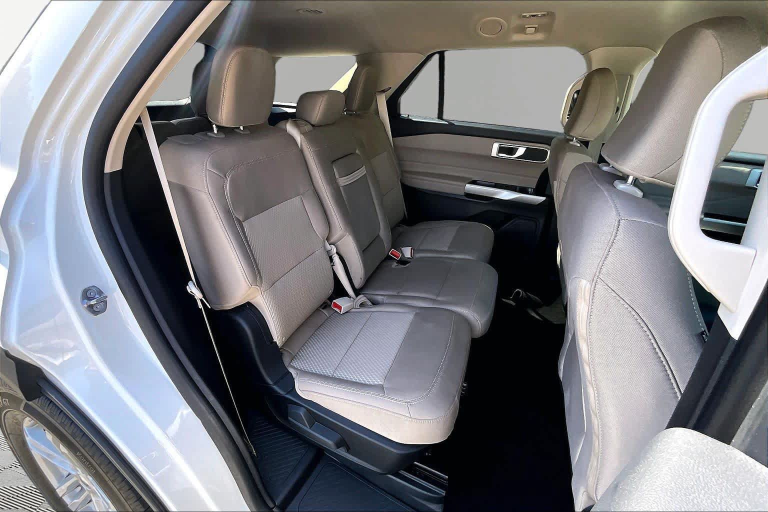 Used 2024 Ford Explorer XLT AWD/4WD image 20