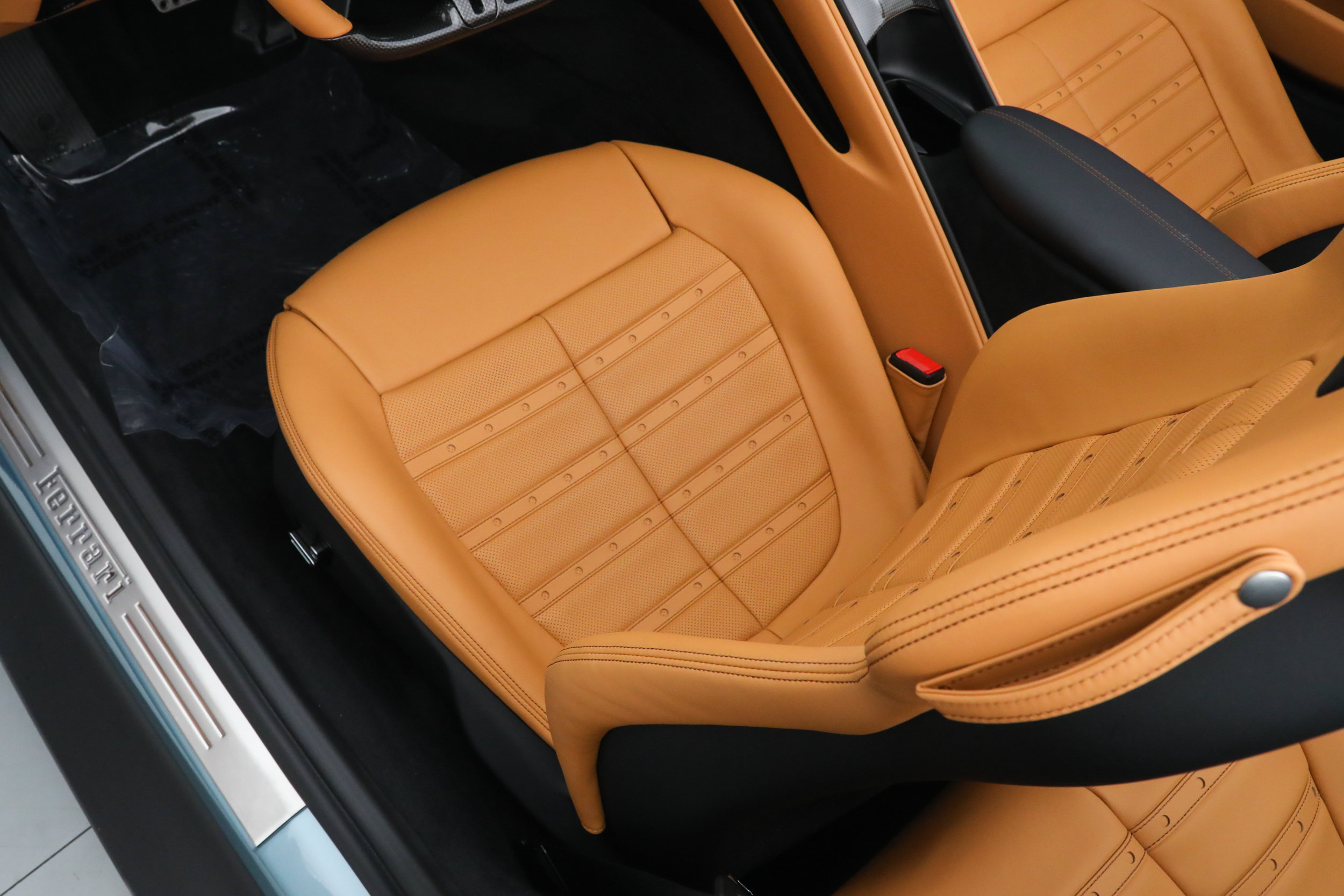 Certified 2025 Ferrari Roma Spider RWD image 27