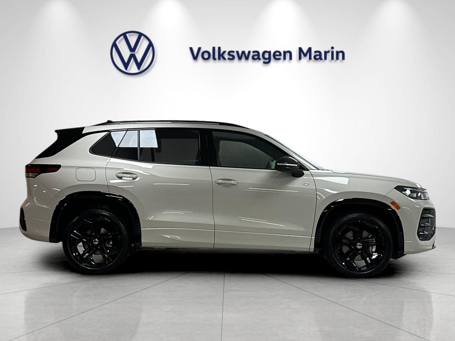 New 2026 Volkswagen Tiguan SE R-Line AWD/4WD image 6