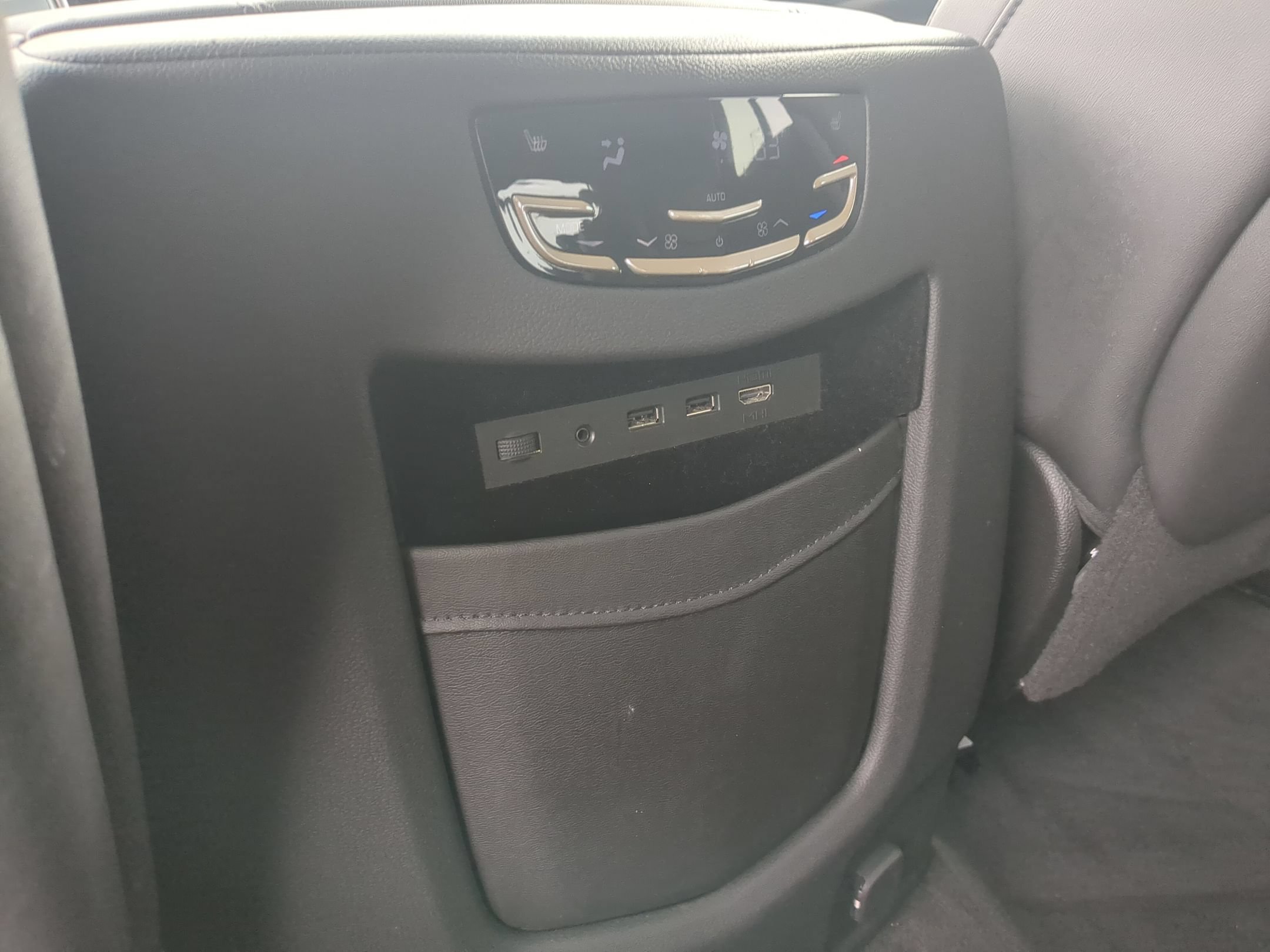 Certified 2020 Cadillac Escalade Luxury AWD/4WD image 19