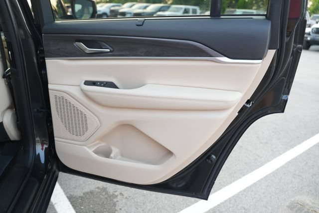 Used 2023 Jeep Grand Cherokee L Limited w/ Luxury Tech Group II RWD image 23