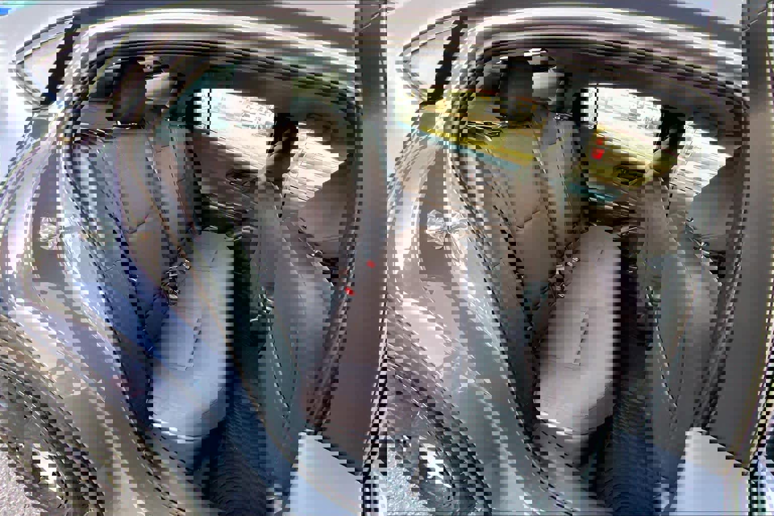 Used 2025 Toyota Prius LE FWD image 19