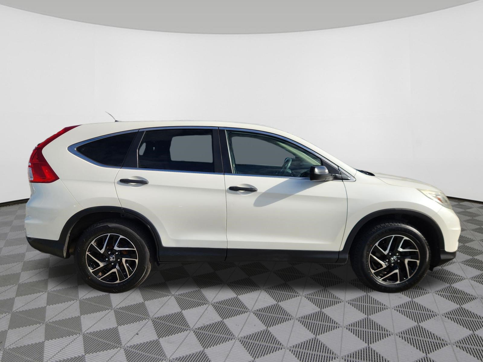 Used 2016 Honda CR-V SE image 6