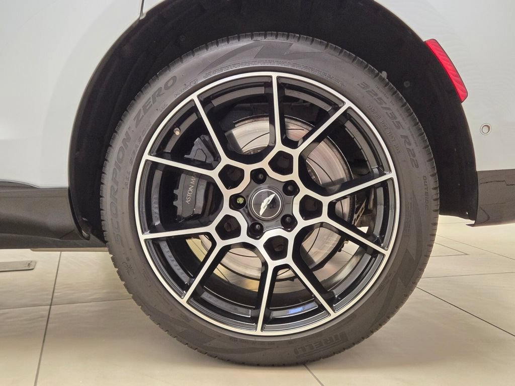 Used 2022 Aston Martin DBX AWD/4WD image 15