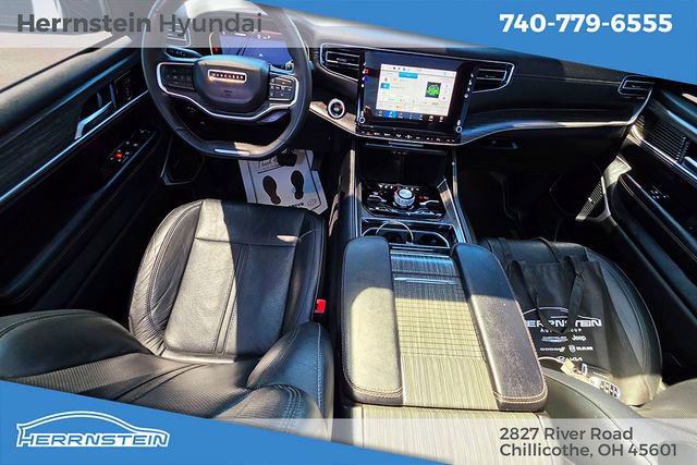 Used 2023 Jeep Wagoneer L Series III w/ Premium Group I AWD/4WD image 10