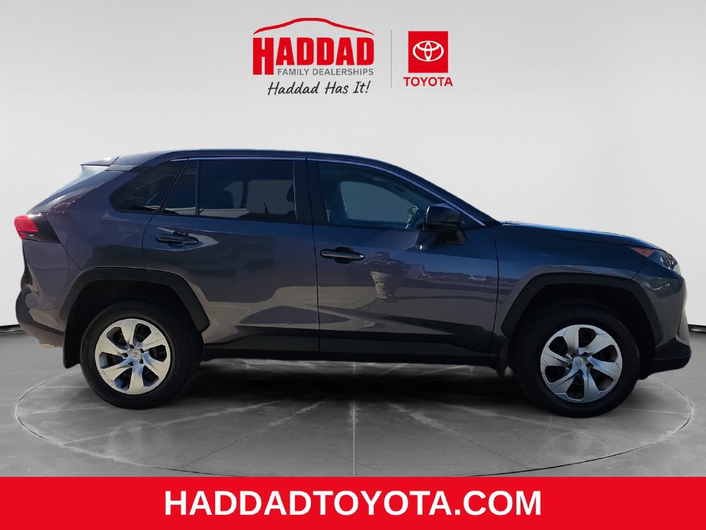 Used 2022 Toyota RAV4 LE AWD/4WD image 7