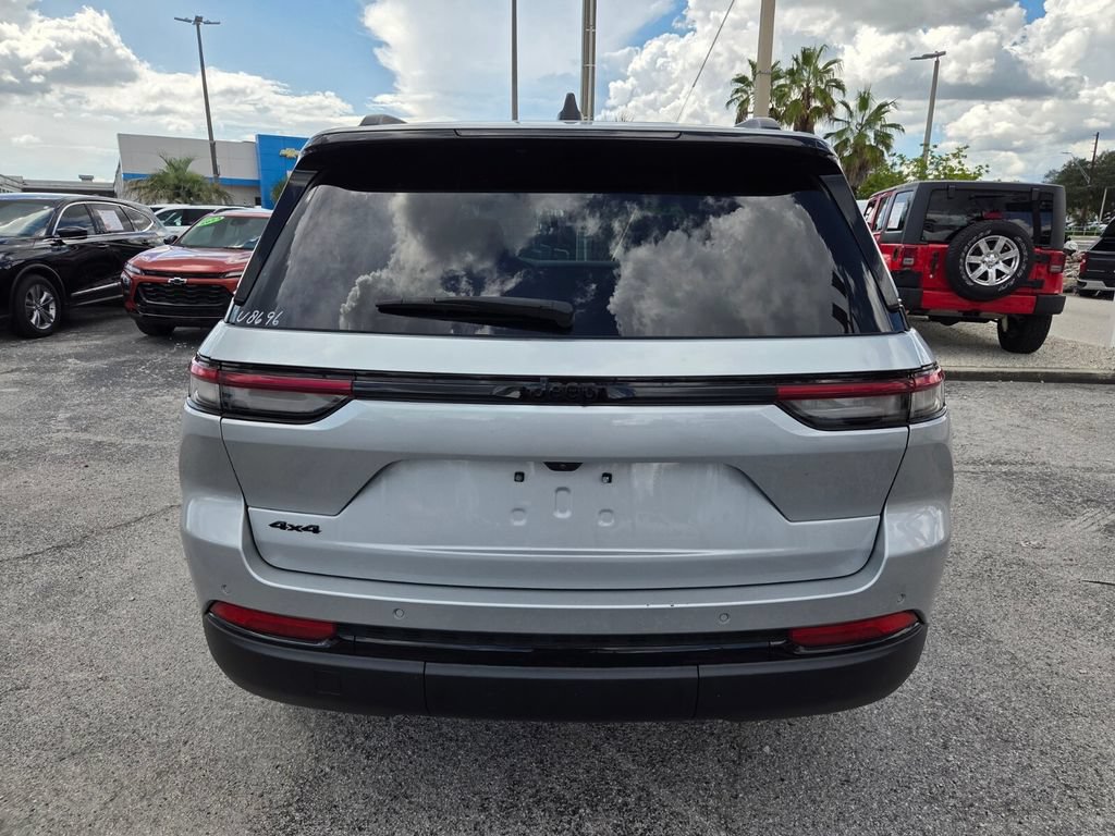 Used 2025 Jeep Grand Cherokee Altitude AWD/4WD image 13