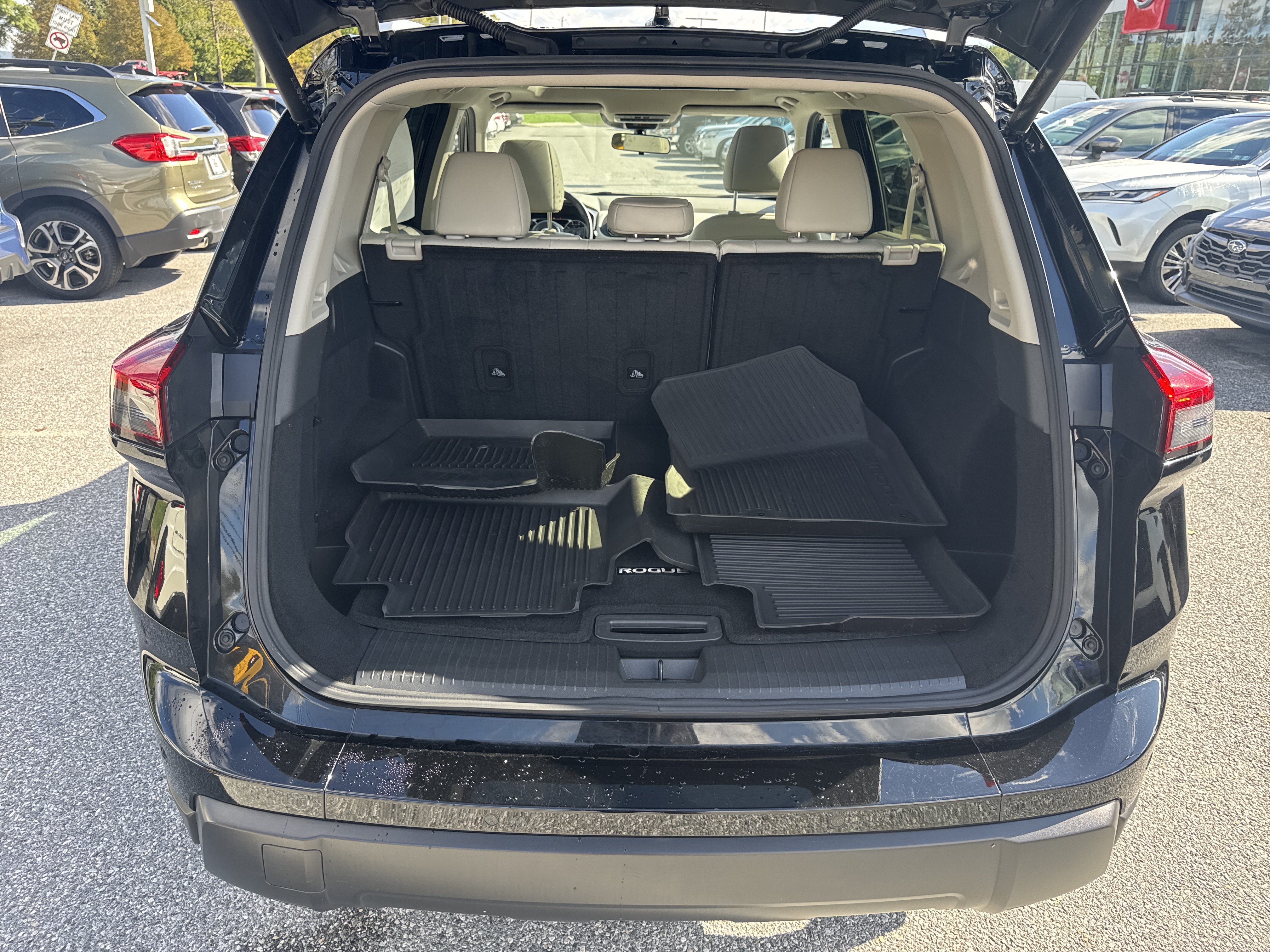 Used 2024 Nissan Rogue SV w/ SV Premium Package AWD/4WD image 29