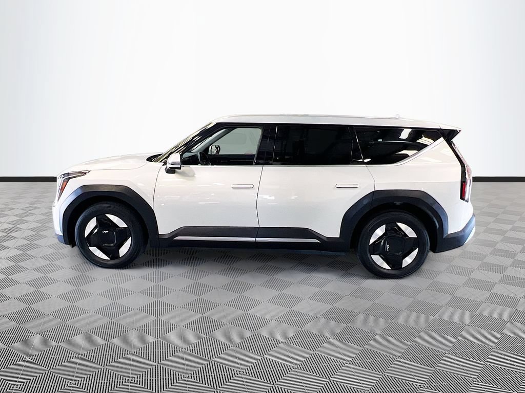 Used 2024 Kia EV9 Light RWD image 4