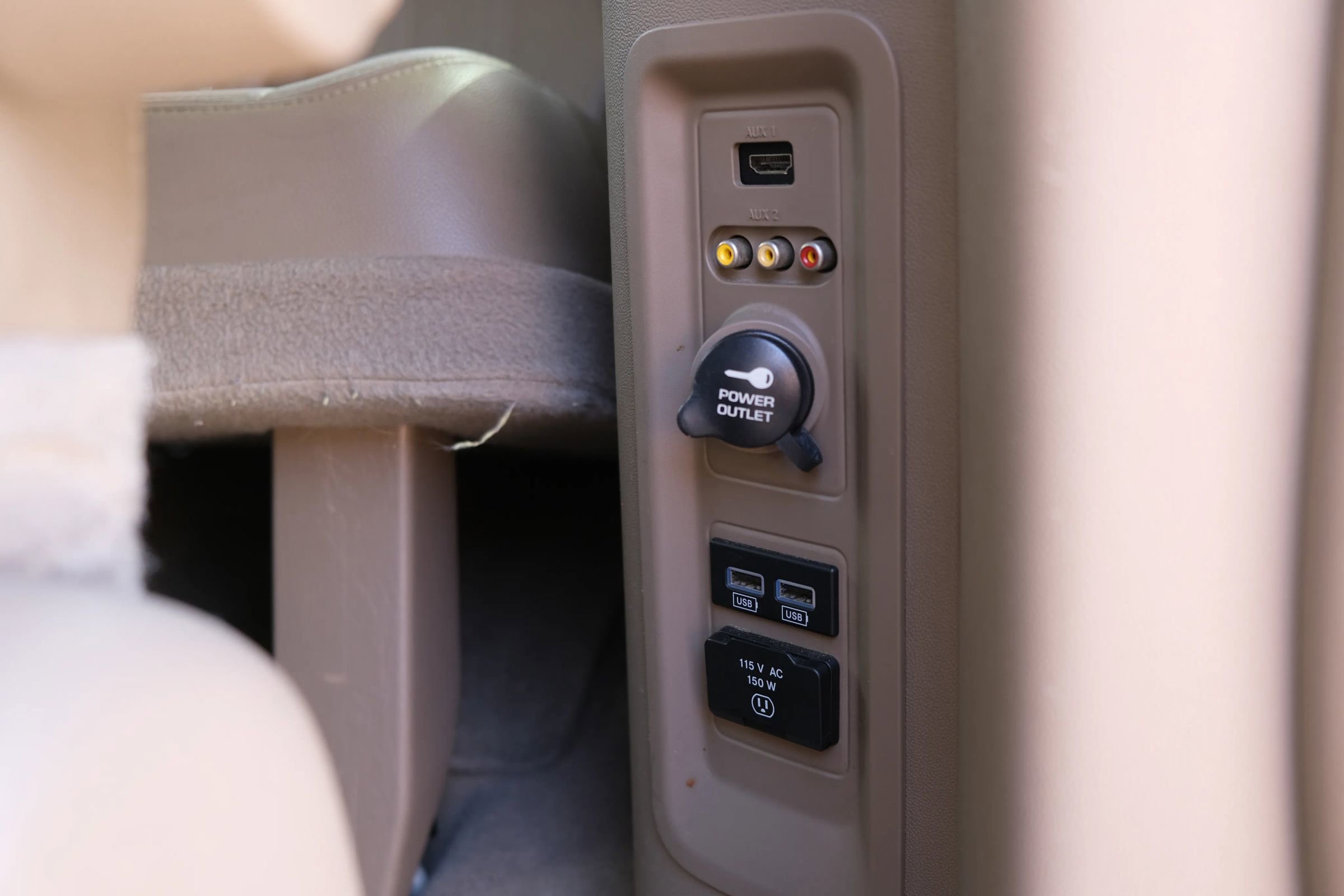 Used 2015 Chrysler Town & Country Touring image 22