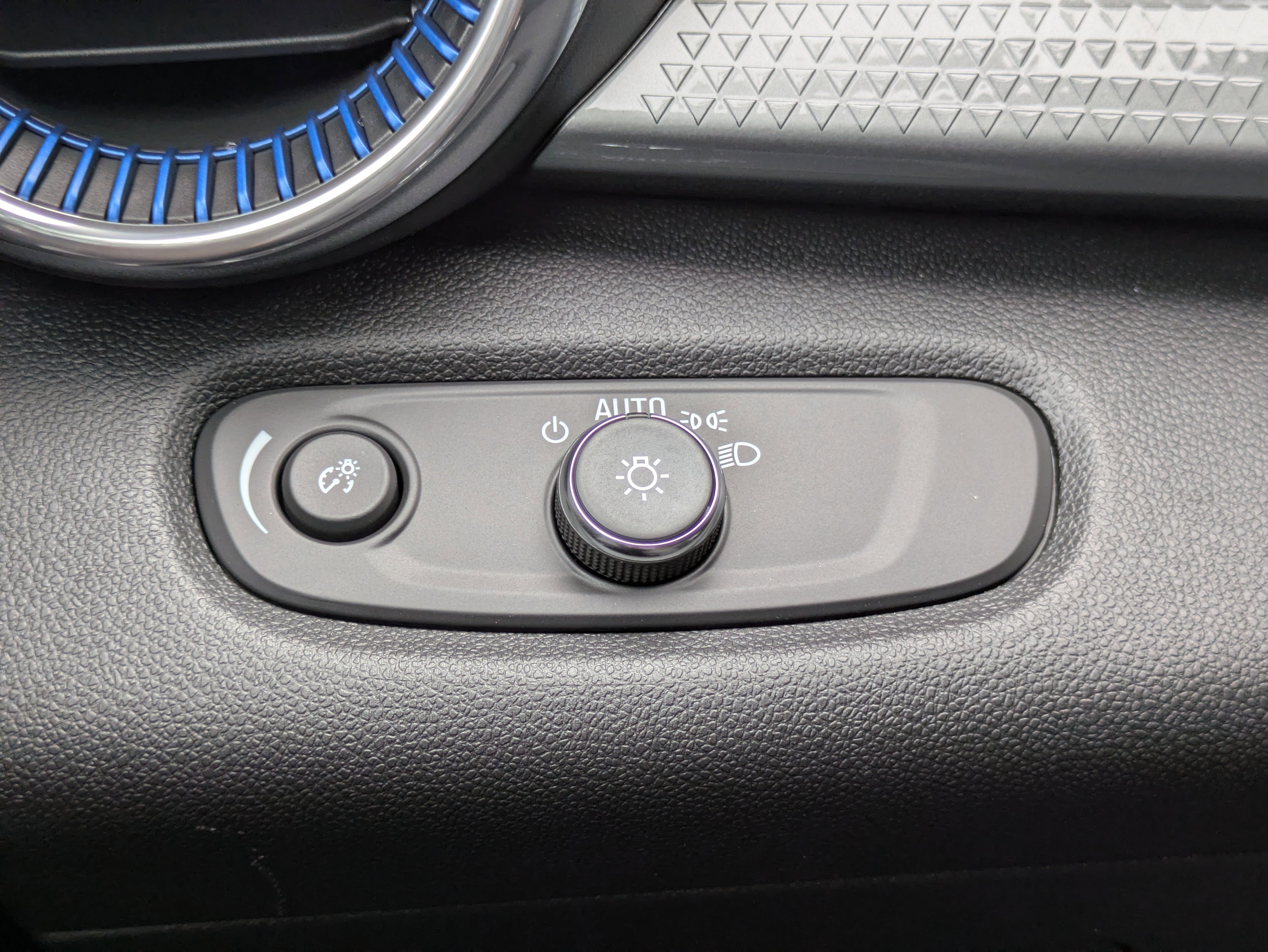 New 2026 Chevrolet Trax LT w/ Driver Confidence Package image 13