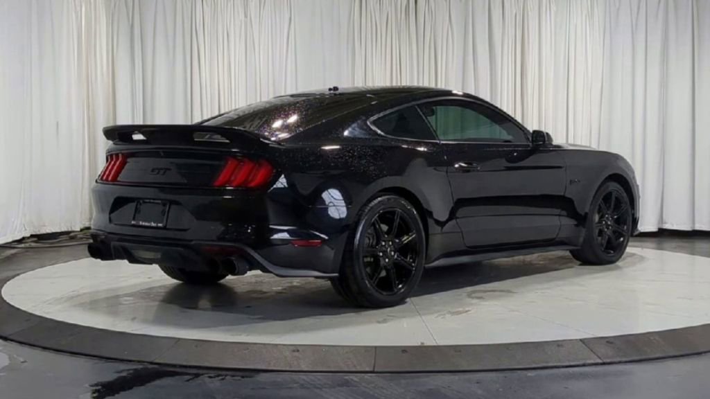 Used 2018 Ford Mustang GT Premium w/ Black Accent Package RWD image 8