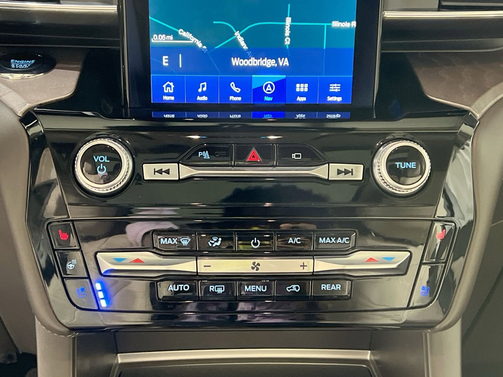 Used 2023 Ford Explorer Platinum w/ Technology Package image 20