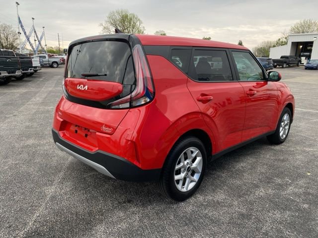 Used 2025 Kia Soul LX w/ LX Technology Package FWD image 5