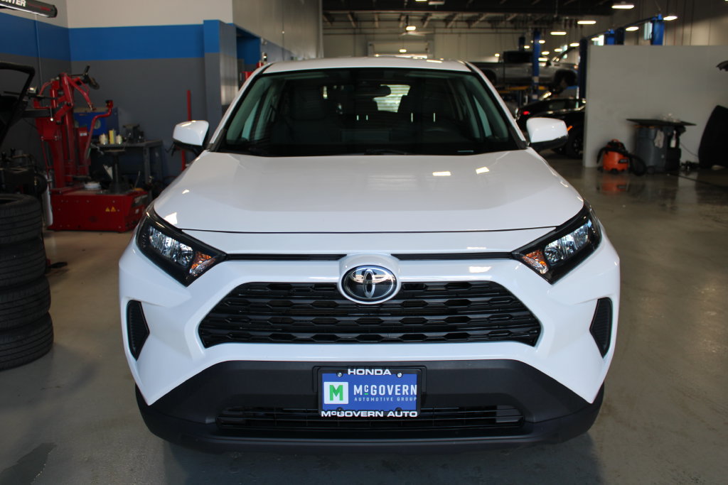 Used 2022 Toyota RAV4 LE AWD/4WD image 2