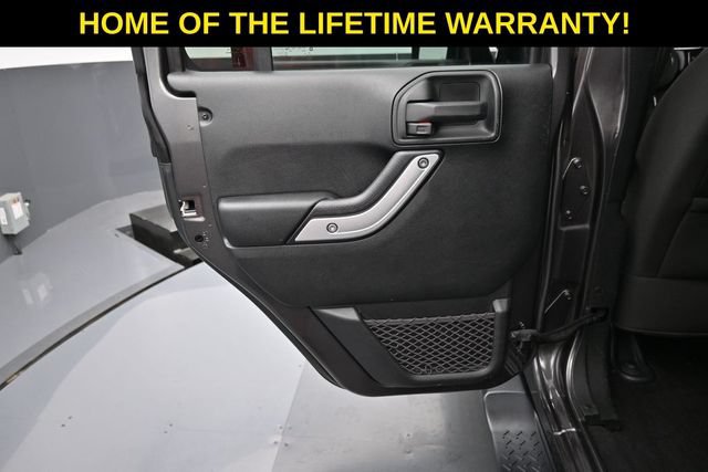 Used 2017 Jeep Wrangler Unlimited Sahara w/ Max Tow Package AWD/4WD image 32