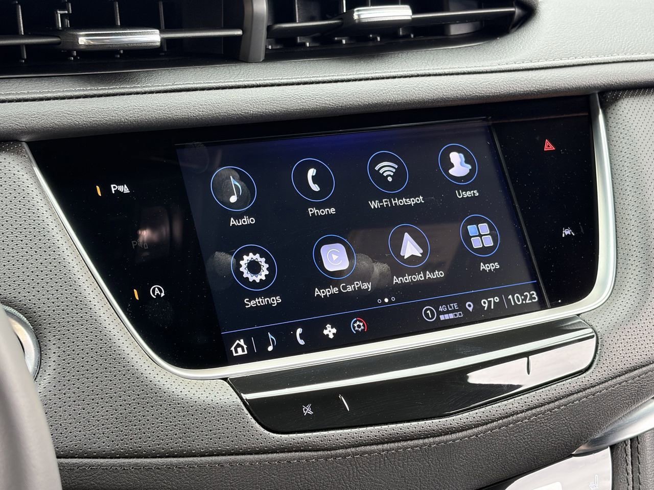 Certified 2025 Cadillac XT6 Luxury FWD image 27