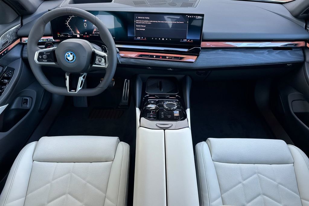 New 2026 BMW 550e xDrive 550e xDrive w/ Executive Package image 14
