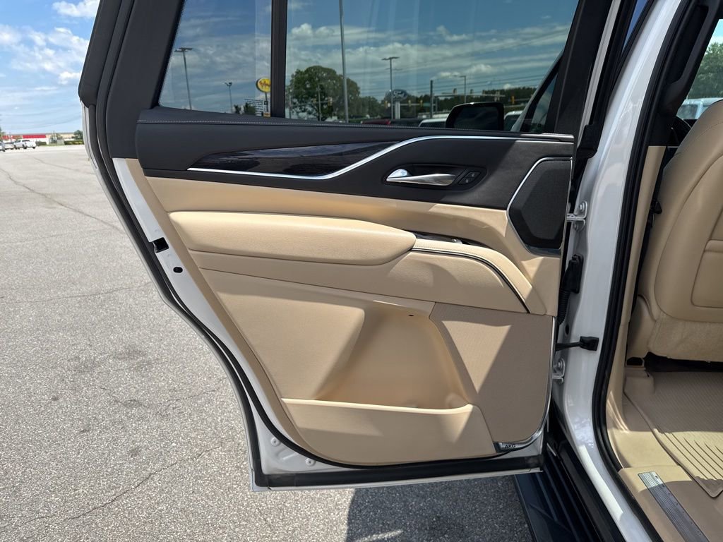 Used 2021 Cadillac Escalade Premium Luxury w/ Performance Package image 17