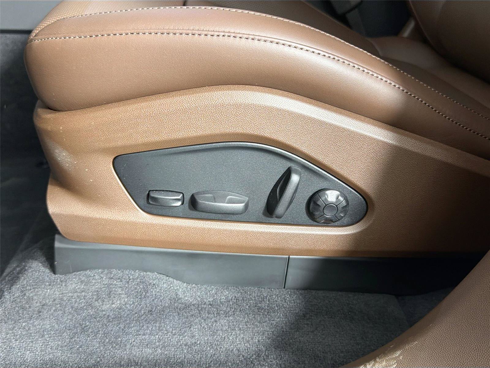 Certified 2026 Porsche Macan Electric RWD image 30