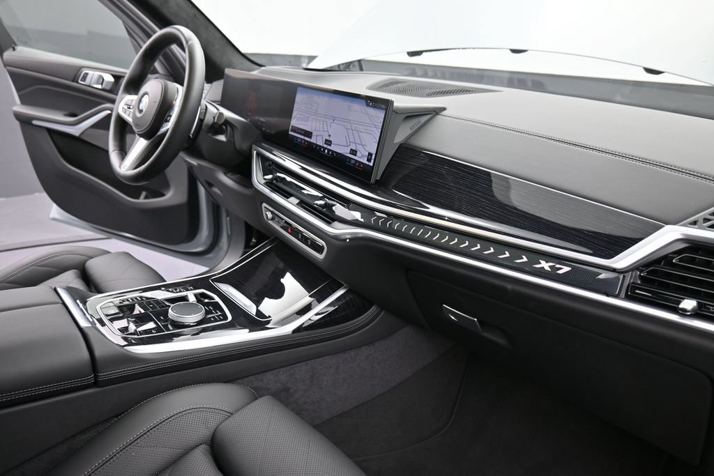 Used 2026 BMW X7 xDrive40i w/ M Sport Package AWD/4WD image 21