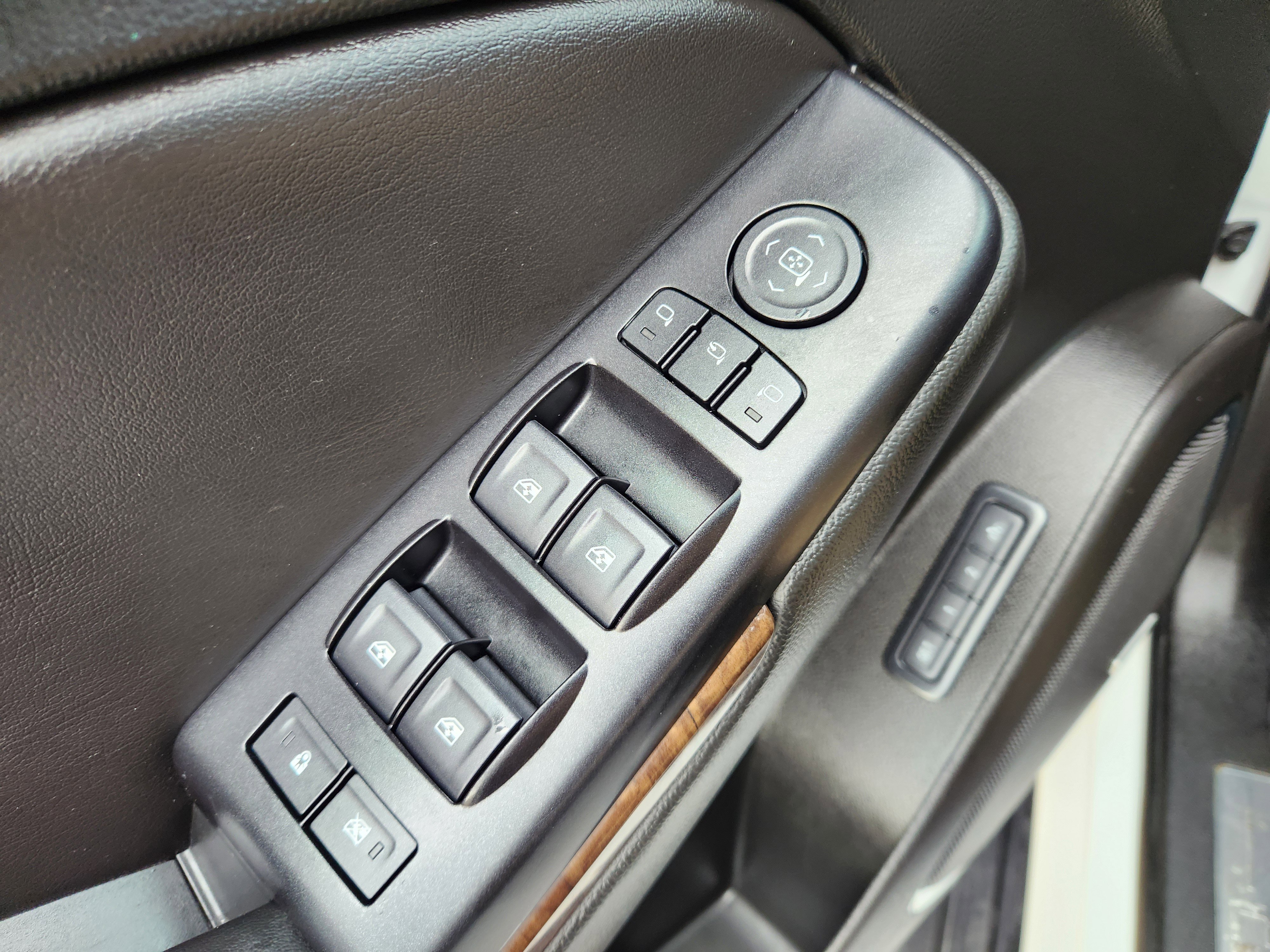 Used 2018 Chevrolet Tahoe LT image 22