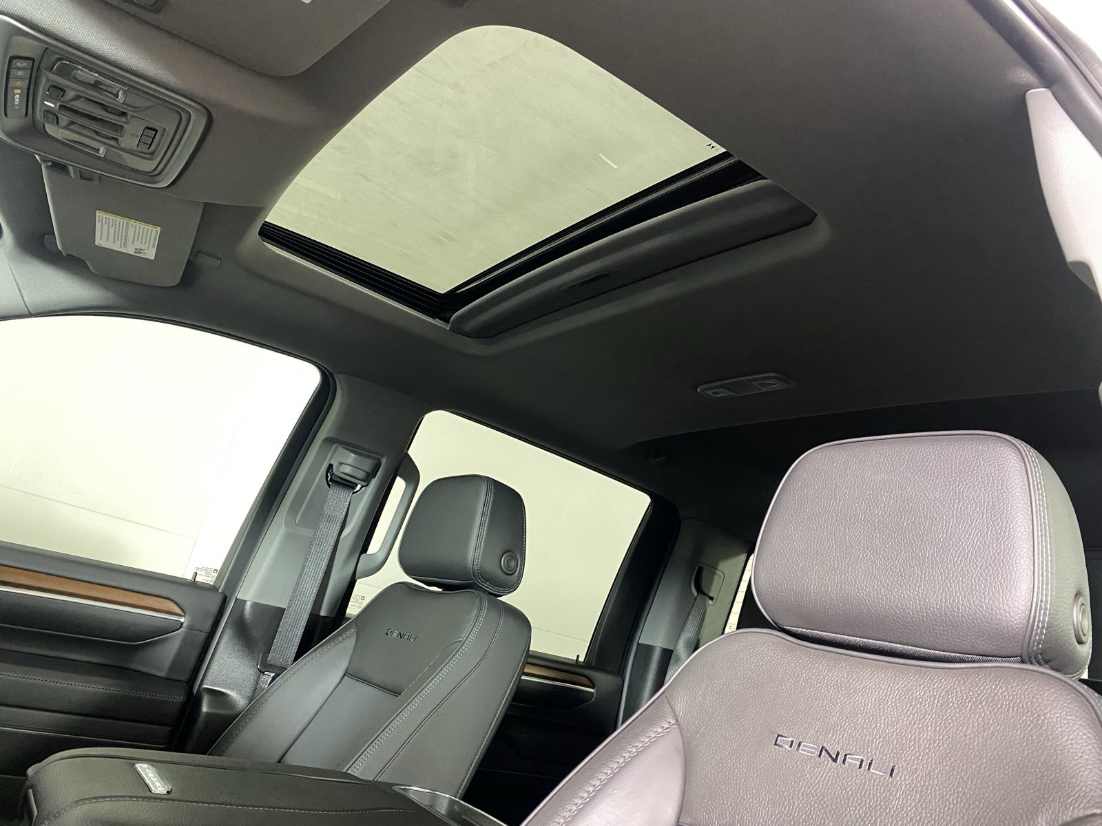 Used 2025 GMC Sierra 3500 Denali w/ Denali Reserve Package image 31