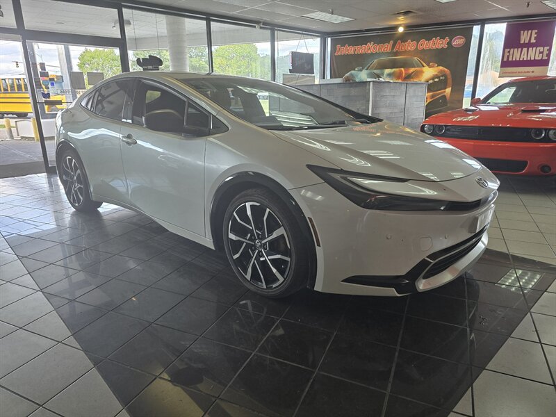 Used 2023 Toyota Prius Prime FWD image 3