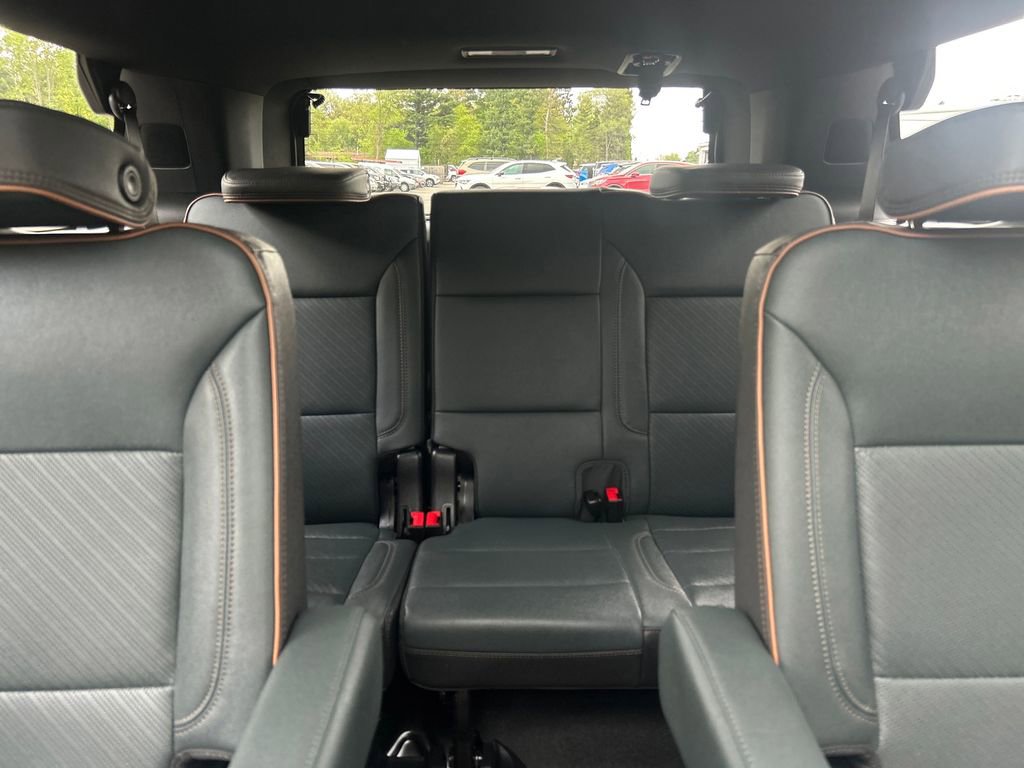 Used 2025 GMC Yukon AT4 w/ AT4 Premium Package AWD/4WD image 16