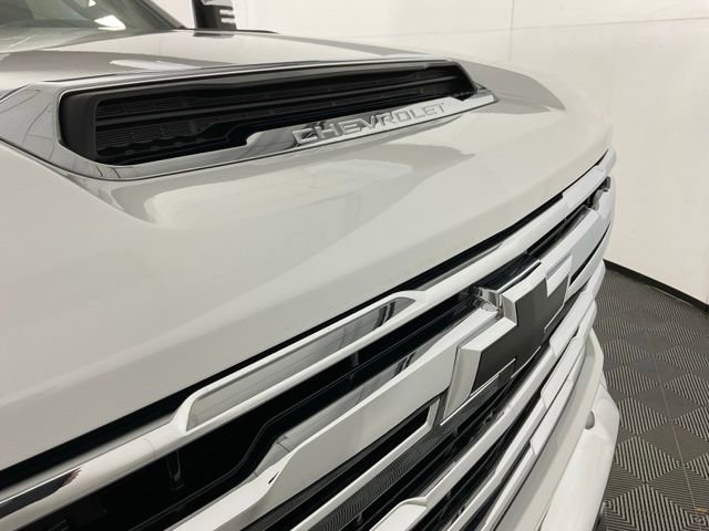 Used 2025 Chevrolet Silverado 2500 LTZ w/ LTZ Convenience Package image 11