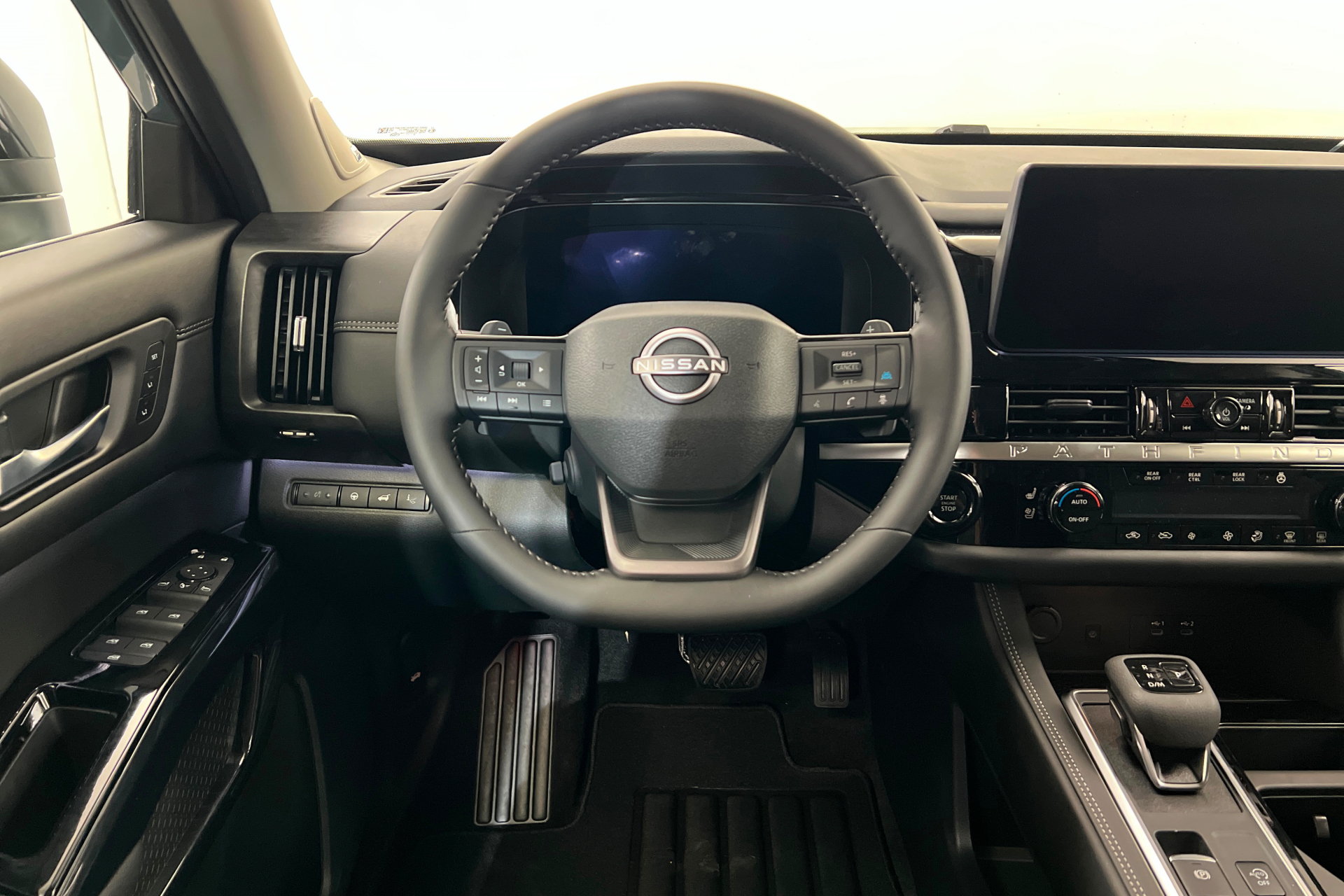 New 2026 Nissan Pathfinder Platinum AWD/4WD image 12