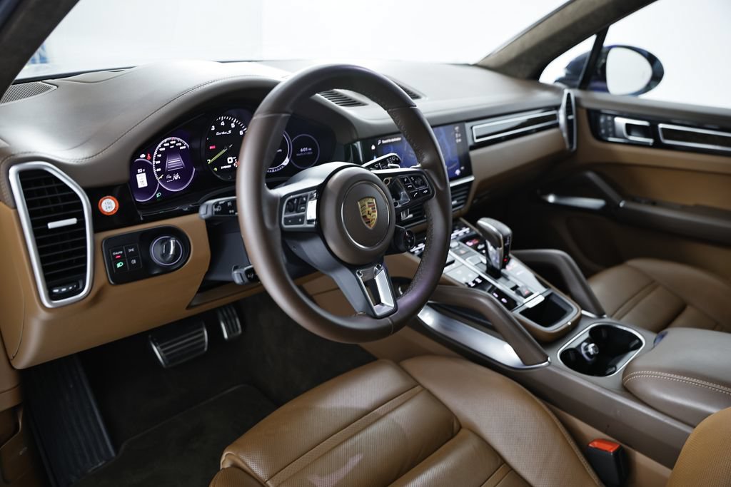 Certified 2023 Porsche Cayenne Turbo S AWD/4WD image 4