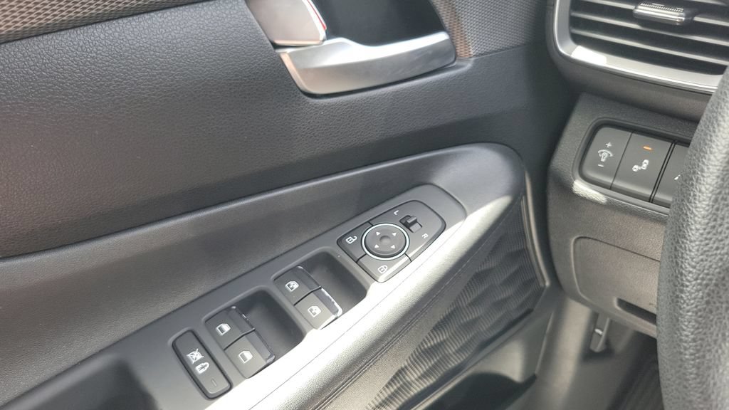 Used 2019 Hyundai Santa Fe SEL FWD image 19