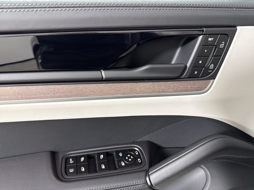 New 2026 Porsche Cayenne E-Hybrid AWD/4WD image 34