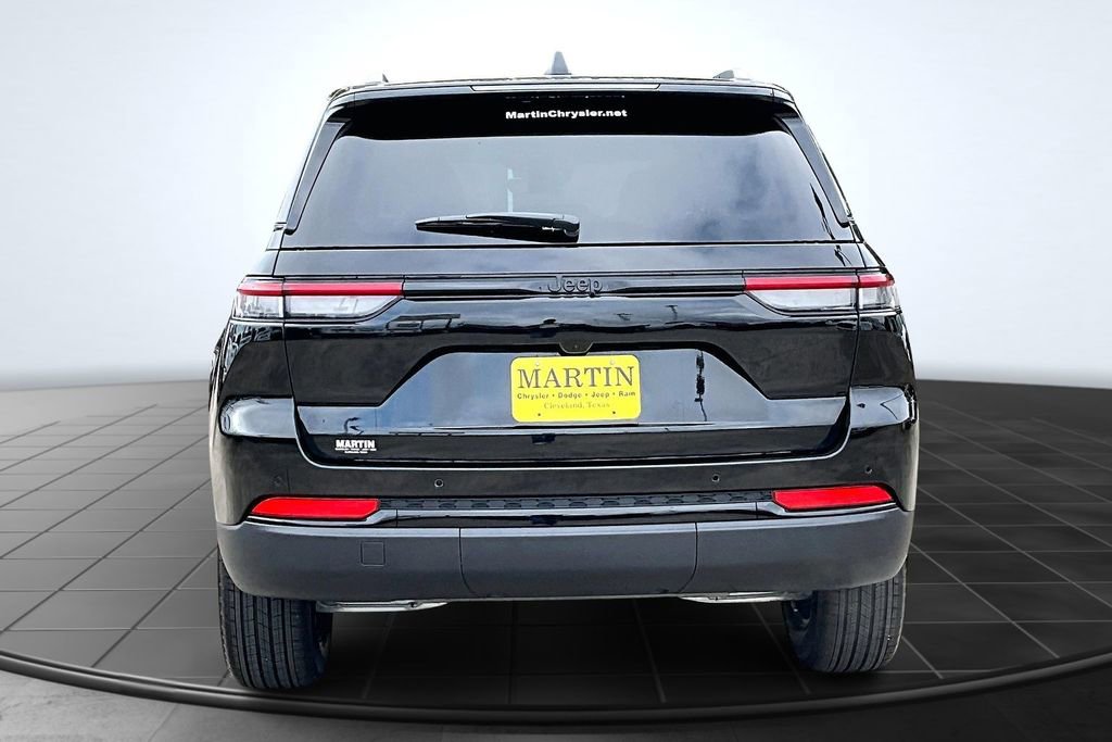 New 2025 Jeep Grand Cherokee Altitude image 3