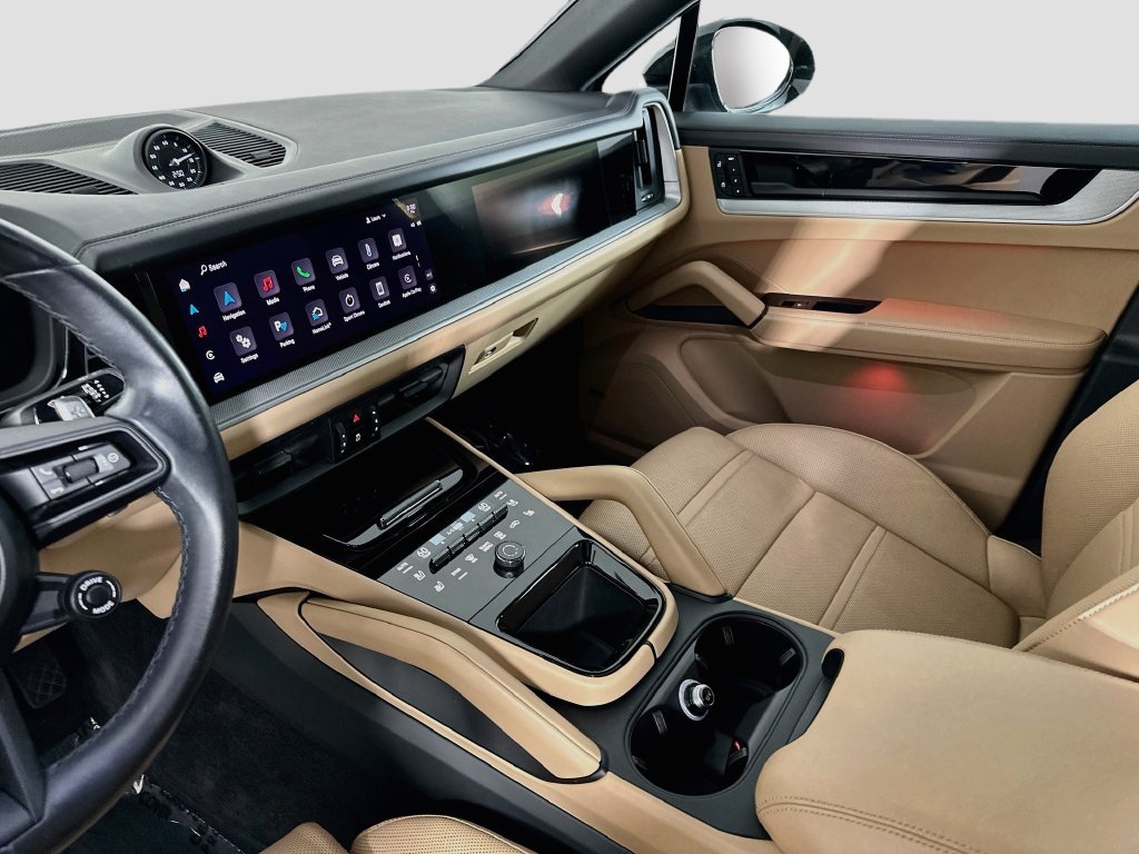 Certified 2024 Porsche Cayenne Coupe AWD/4WD image 25