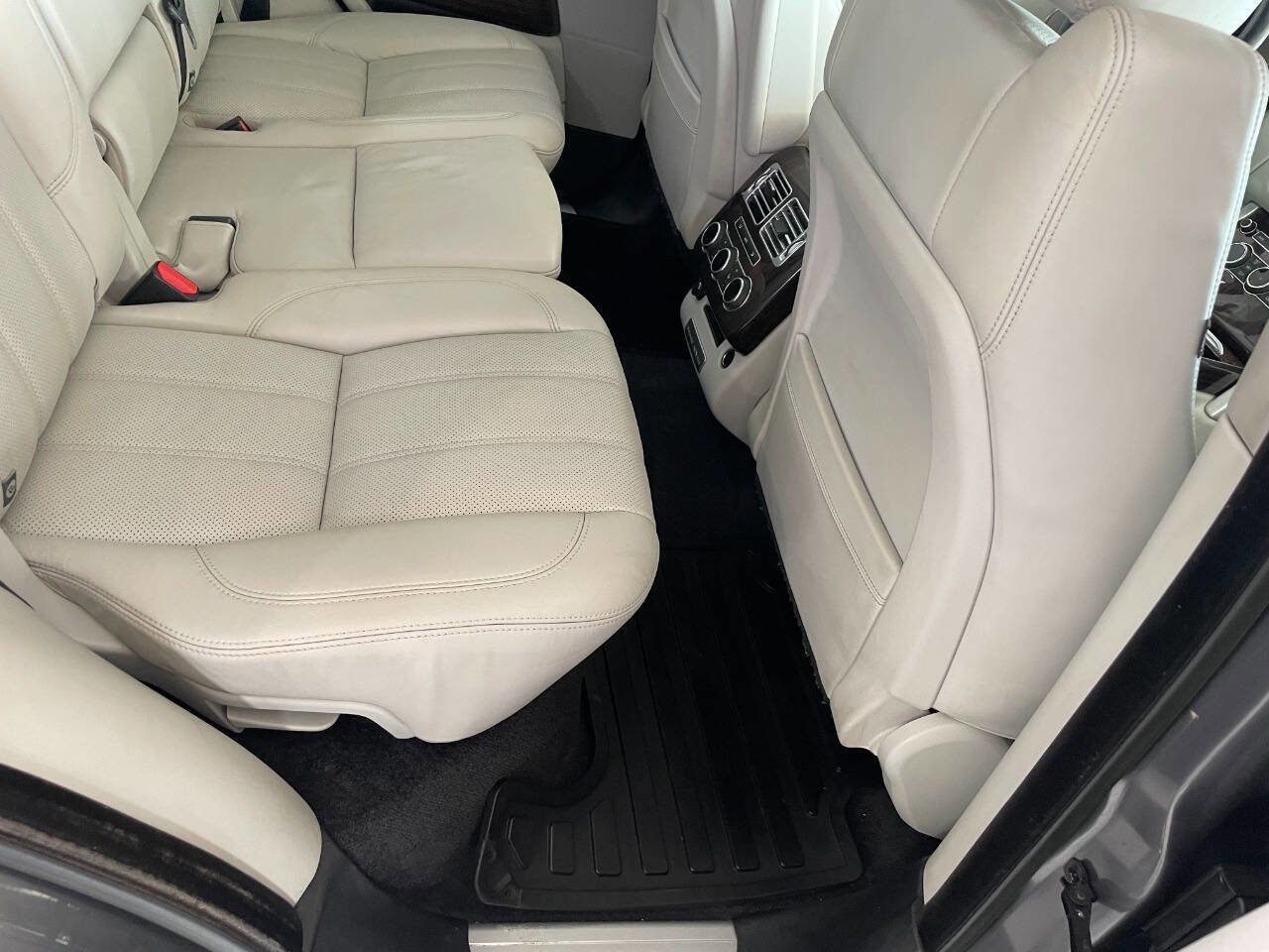 Used 2015 Land Rover Range Rover HSE image 25