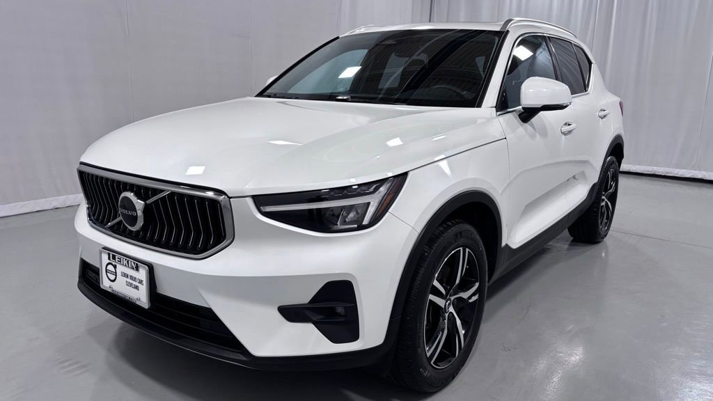Certified 2023 Volvo XC40 B5 Plus w/ Climate Package AWD/4WD image 1