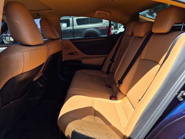 Used 2023 Lexus ES 300h w/ Premium Package FWD image 18