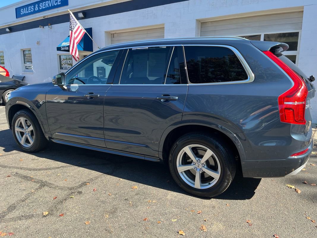 Used 2020 Volvo XC90 T5 Momentum image 2