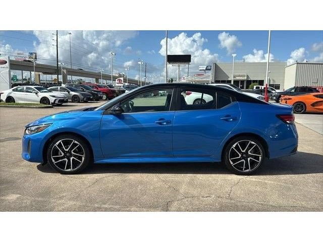 Used 2025 Nissan Sentra SR FWD image 3