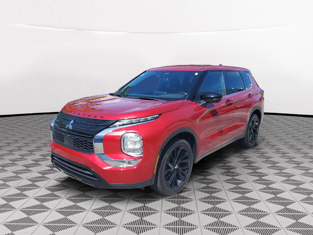 Used 2023 Mitsubishi Outlander SE Black Edition FWD image 3
