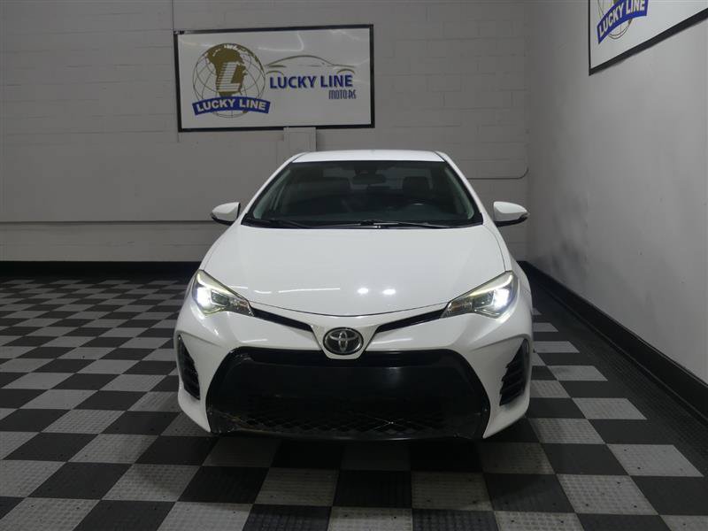 Used 2018 Toyota Corolla SE FWD image 2