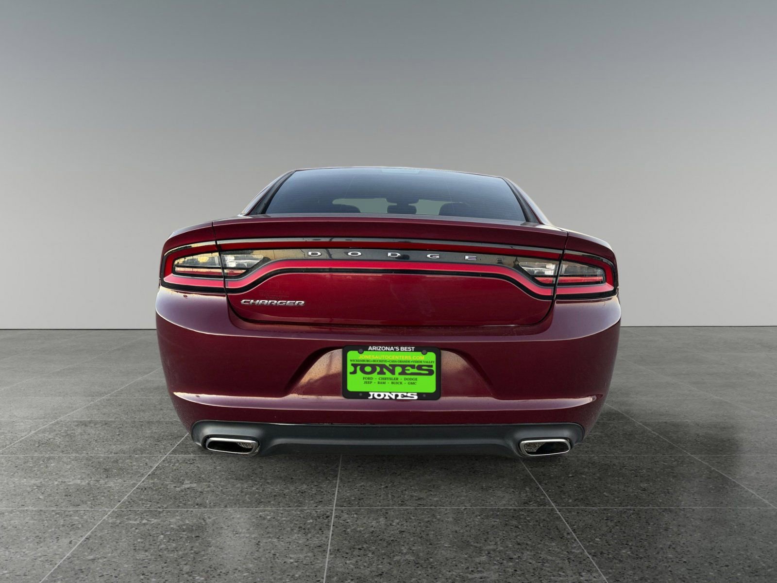 Used 2017 Dodge Charger SE RWD image 5
