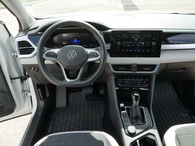 Used 2025 Volkswagen Taos SE AWD/4WD image 21