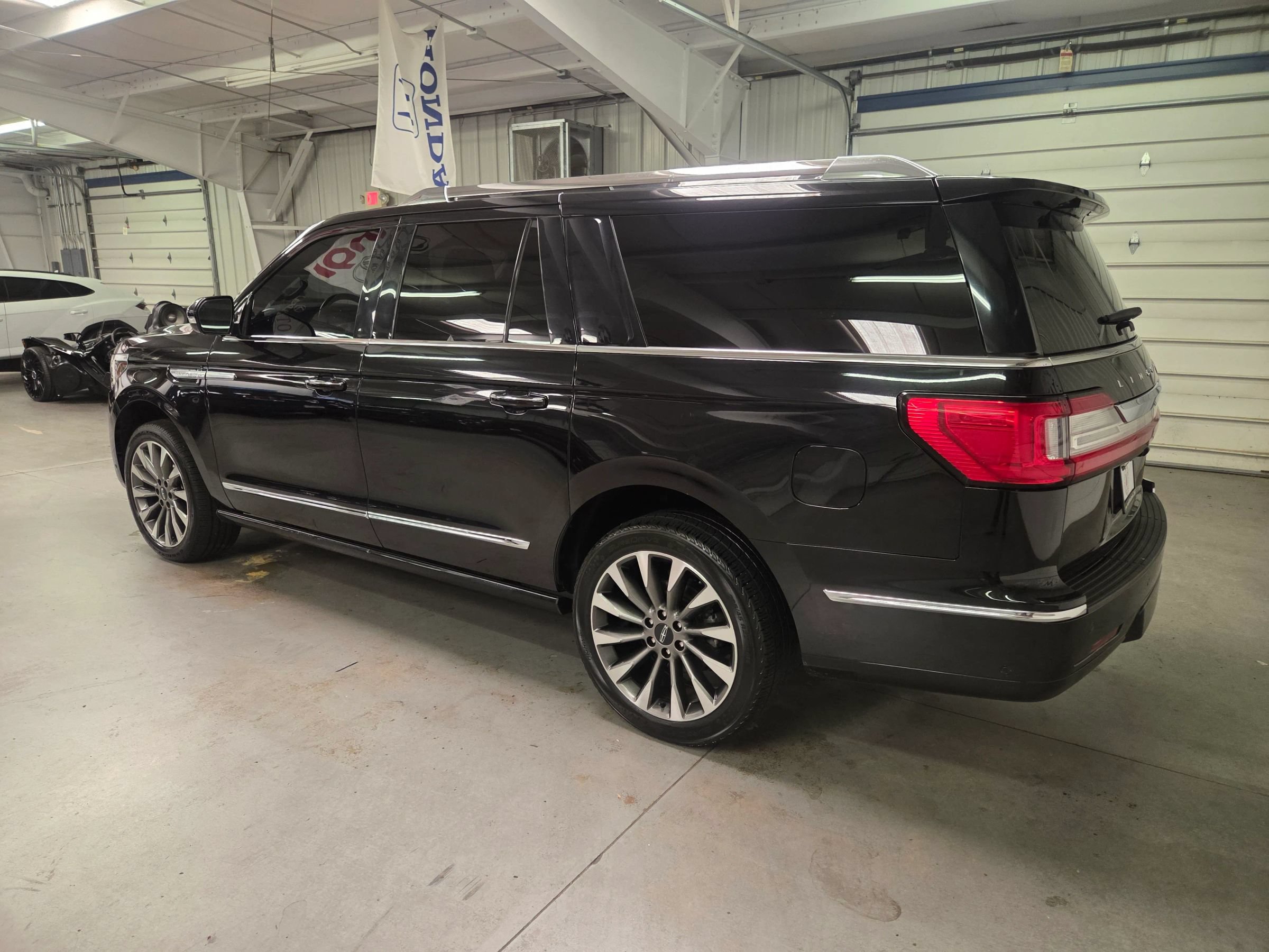 Used 2021 Lincoln Navigator L Reserve RWD image 4