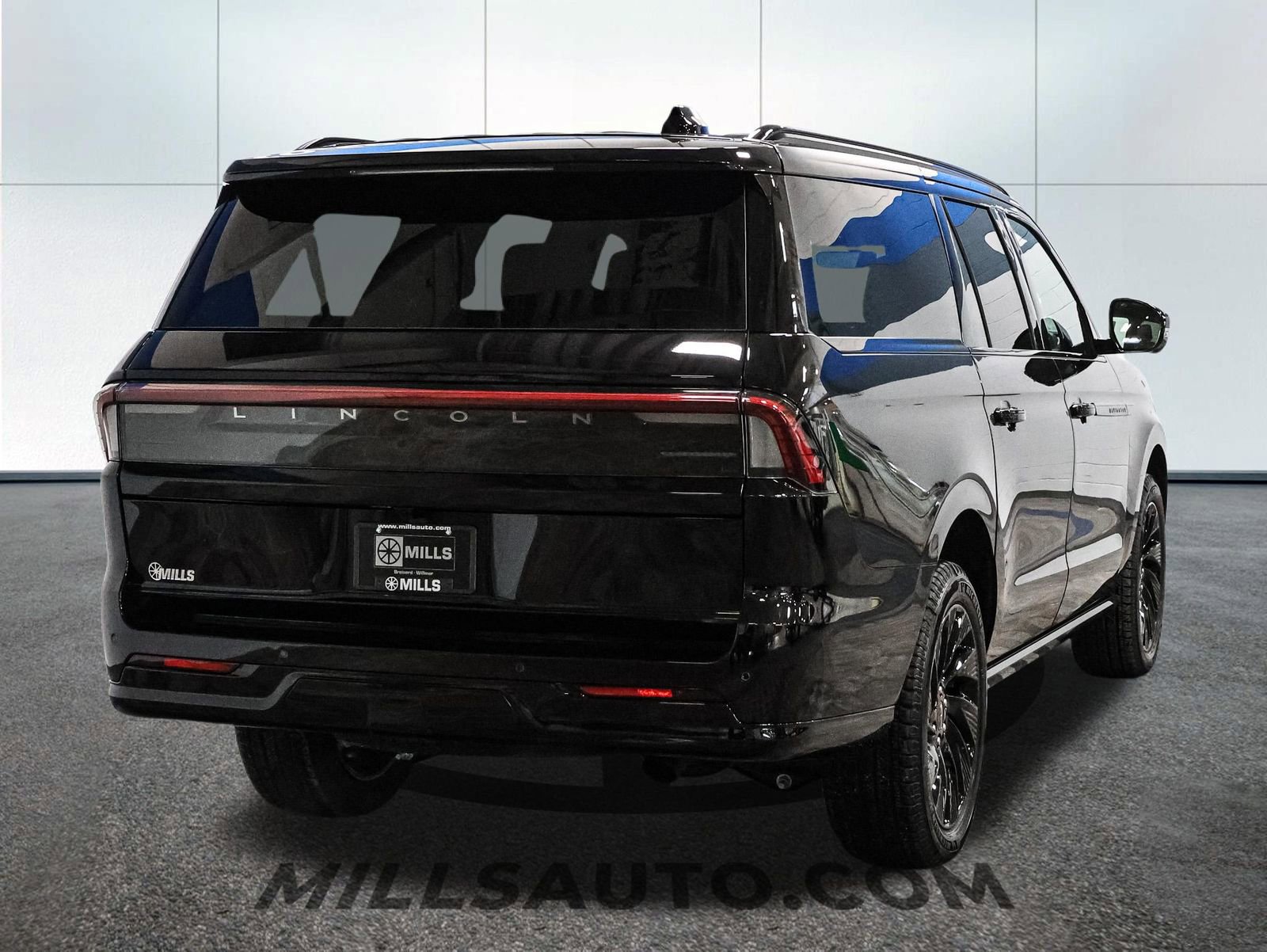 New 2026 Lincoln Navigator L Reserve w/ Jet Appearance Package image 7