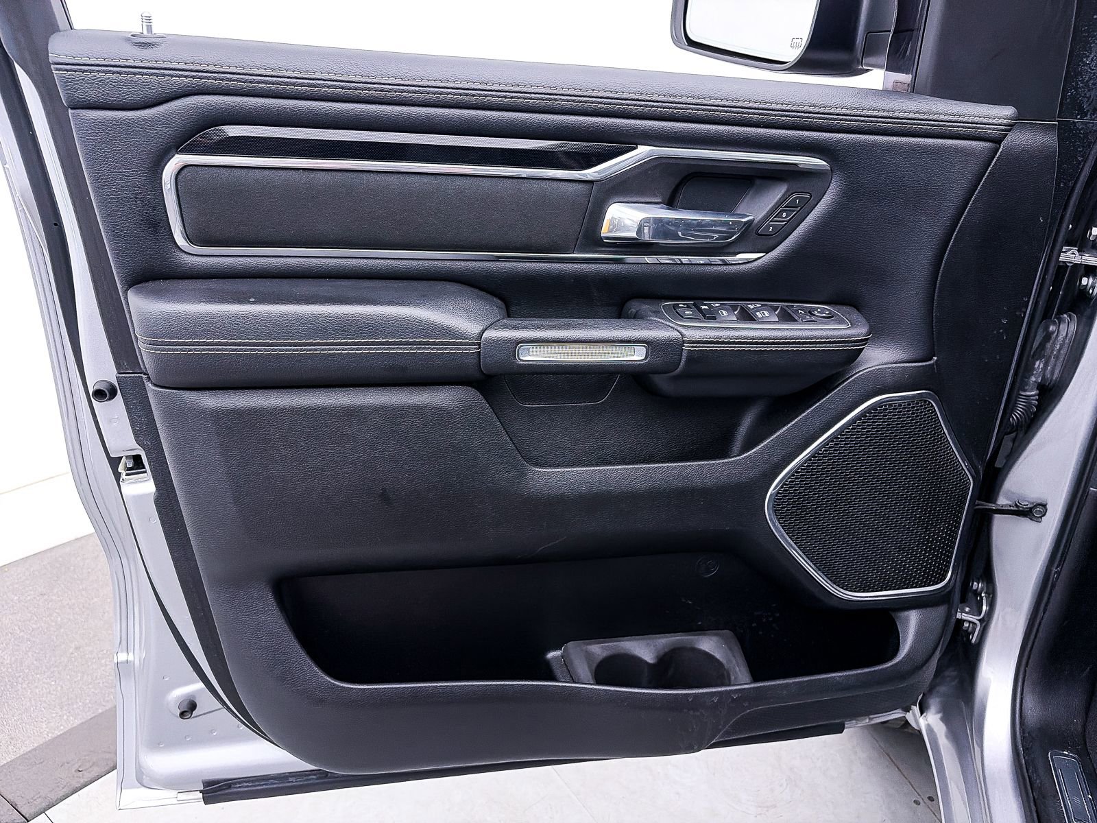 Used 2022 RAM 1500 Laramie w/ Sport Appearance Package AWD/4WD image 17